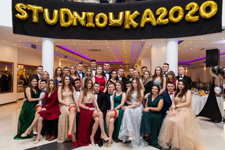 Studniówka uczniów ostrowskiego Kopernika (zdjęcia, wideo)