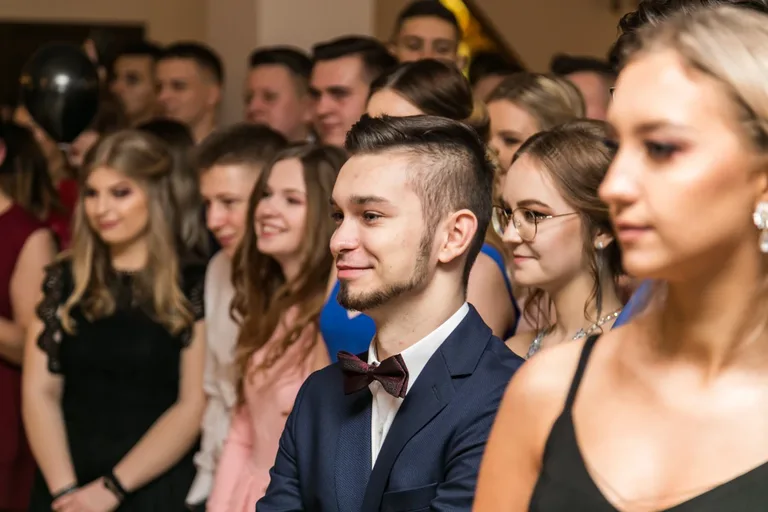 Studniówka maturzystów ostrowskiego Rubinka (zdjęcia, wideo)