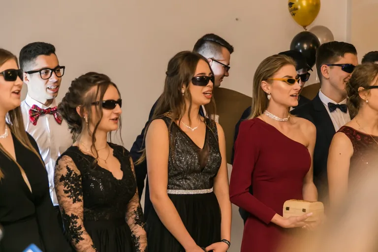 Studniówka maturzystów ostrowskiego Rubinka (zdjęcia, wideo)