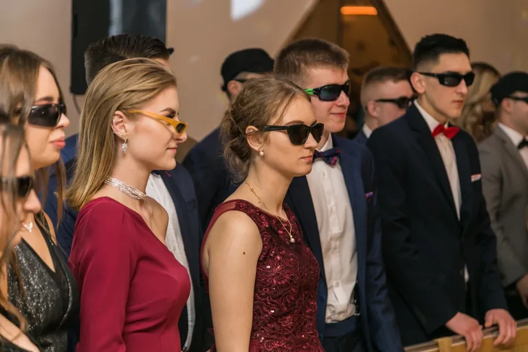 Studniówka maturzystów ostrowskiego Rubinka (zdjęcia, wideo)