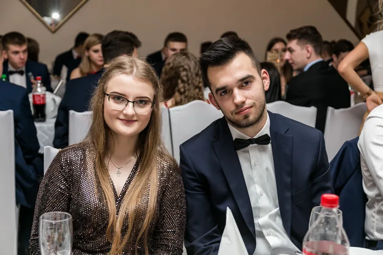 Studniówka maturzystów ostrowskiego Rubinka (zdjęcia, wideo)