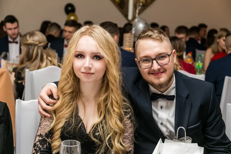 Studniówka maturzystów ostrowskiego Rubinka (zdjęcia, wideo)