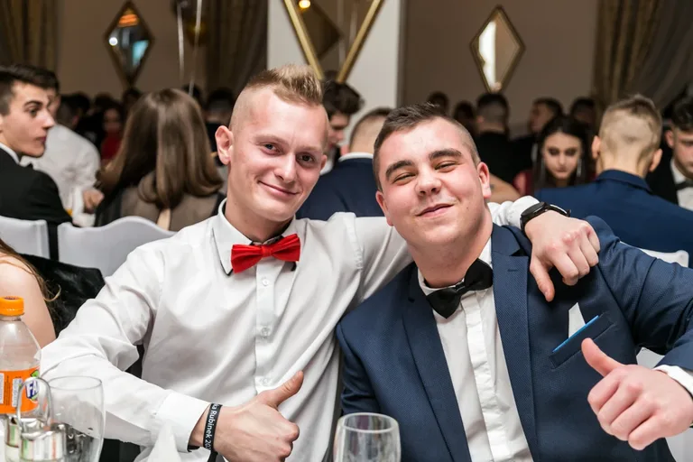 Studniówka maturzystów ostrowskiego Rubinka (zdjęcia, wideo)