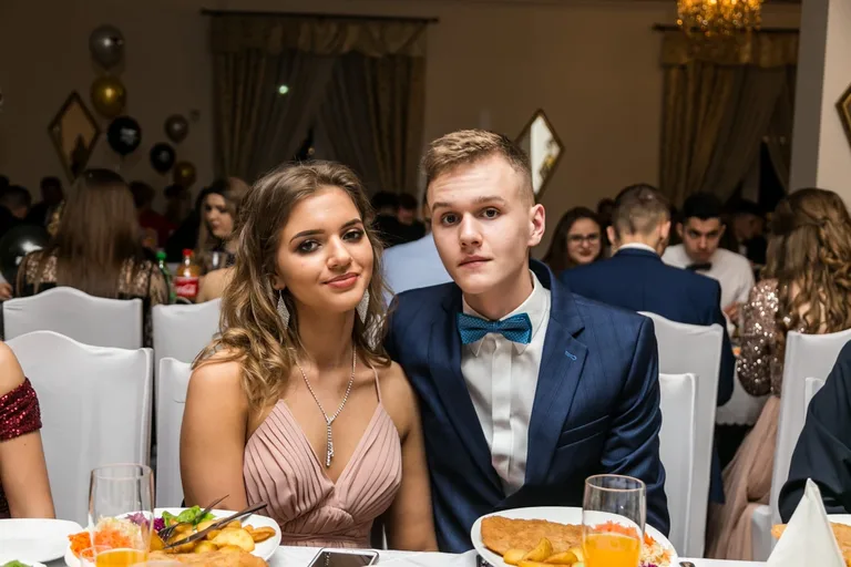Studniówka maturzystów ostrowskiego Rubinka (zdjęcia, wideo)