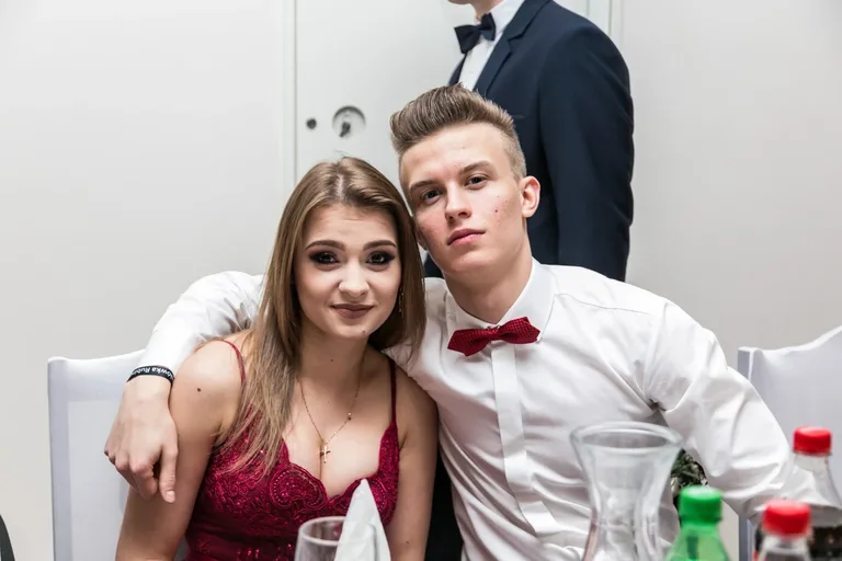 Studniówka maturzystów ostrowskiego Rubinka (zdjęcia, wideo)