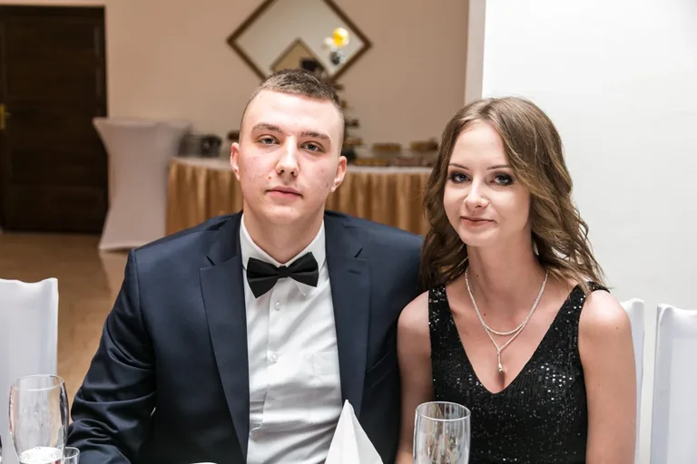 Studniówka maturzystów ostrowskiego Rubinka (zdjęcia, wideo)