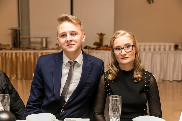 Studniówka maturzystów ostrowskiego Rubinka (zdjęcia, wideo)
