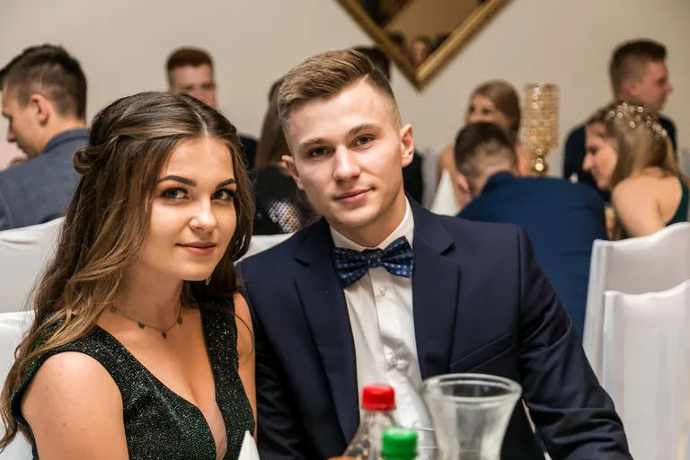 Studniówka maturzystów ostrowskiego Rubinka (zdjęcia, wideo)