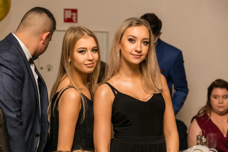 Studniówka maturzystów ostrowskiego Rubinka (zdjęcia, wideo)