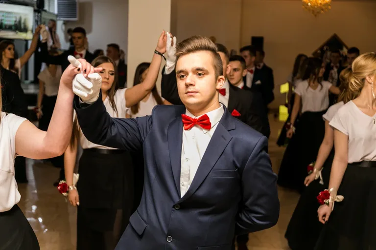 Studniówka maturzystów ostrowskiego Rubinka (zdjęcia, wideo)