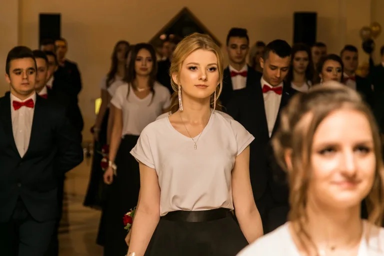Studniówka maturzystów ostrowskiego Rubinka (zdjęcia, wideo)