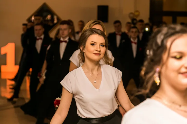 Studniówka maturzystów ostrowskiego Rubinka (zdjęcia, wideo)