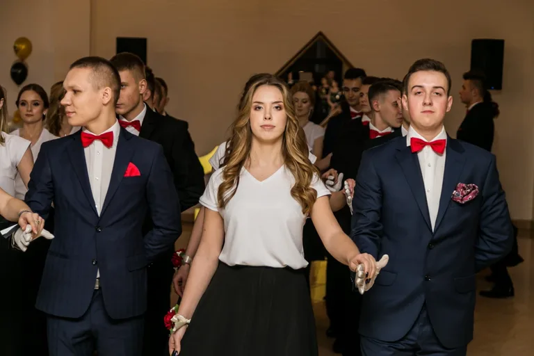Studniówka maturzystów ostrowskiego Rubinka (zdjęcia, wideo)