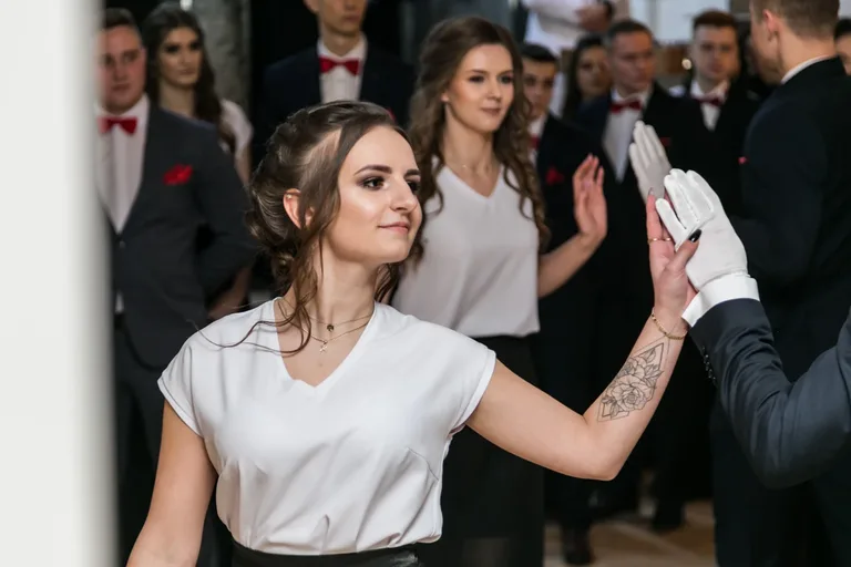 Studniówka maturzystów ostrowskiego Rubinka (zdjęcia, wideo)