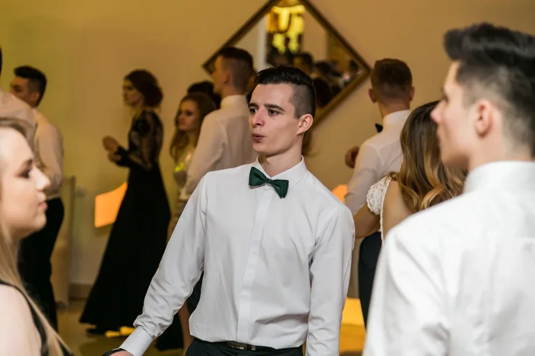 Studniówka maturzystów ostrowskiego Rubinka (zdjęcia, wideo)