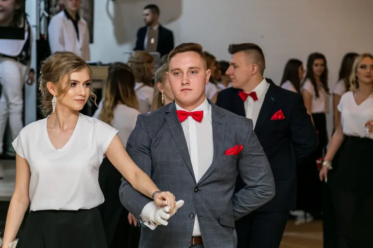 Studniówka maturzystów ostrowskiego Rubinka (zdjęcia, wideo)