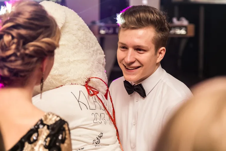 Studniówka maturzystów ostrowskiego Rubinka (zdjęcia, wideo)