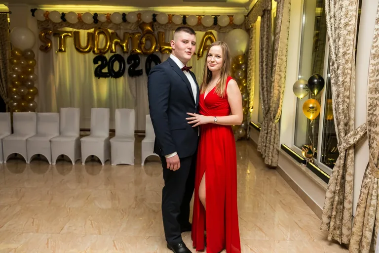 Studniówka maturzystów ostrowskiego Rubinka (zdjęcia, wideo)
