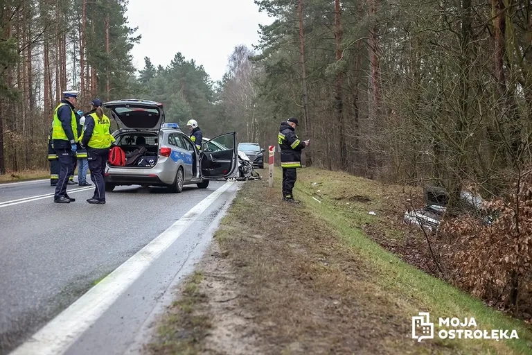 Poważny wypadek w Czerwinie. Poszkodowane dzieci (zdjęcia)