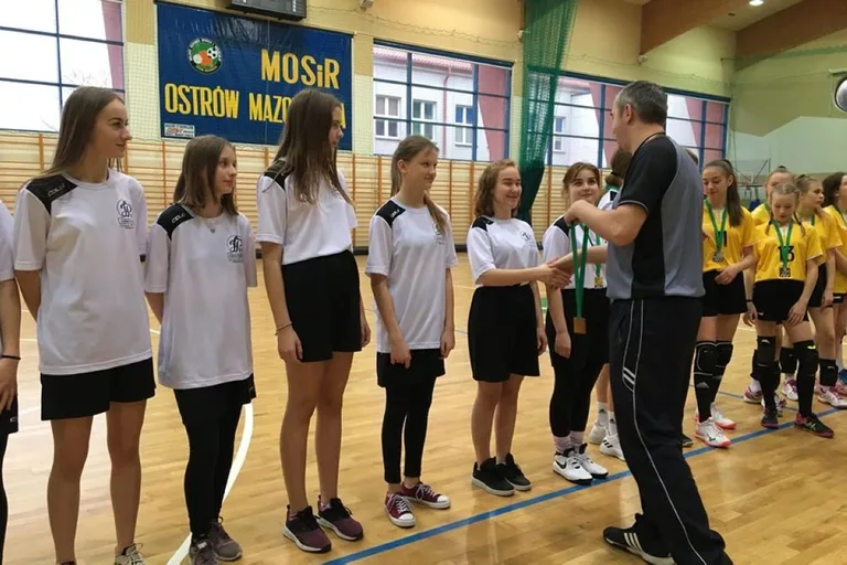 Uczennice "dwójki" mistrzyniami powiatu w koszykówce (zdjęcia)