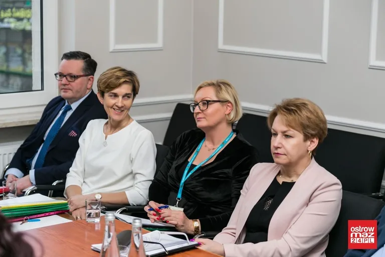 Radni powiatu z większymi dietami (zdjęcia, wideo)