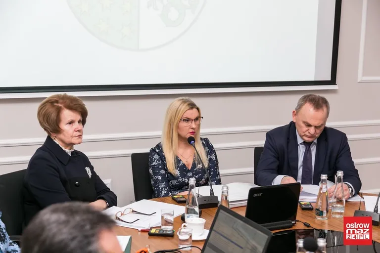 Radni powiatu z większymi dietami (zdjęcia, wideo)