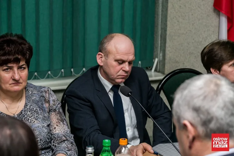 Gmina Ostrów Mazowiecka zbankrutuje? Zamknięto trzy szkoły (zdjęcia, wideo)