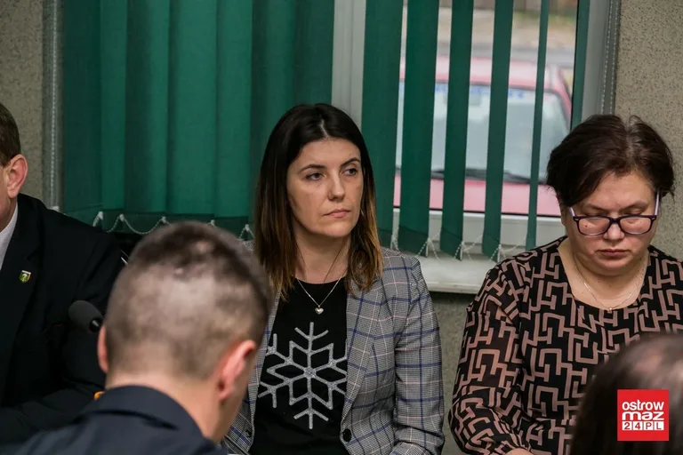 Gmina Ostrów Mazowiecka zbankrutuje? Zamknięto trzy szkoły (zdjęcia, wideo)