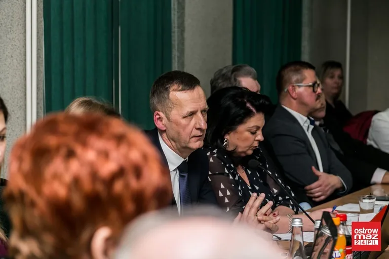 Gmina Ostrów Mazowiecka zbankrutuje? Zamknięto trzy szkoły (zdjęcia, wideo)