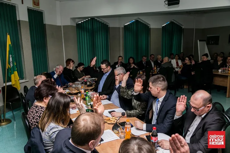 Gmina Ostrów Mazowiecka zbankrutuje? Zamknięto trzy szkoły (zdjęcia, wideo)