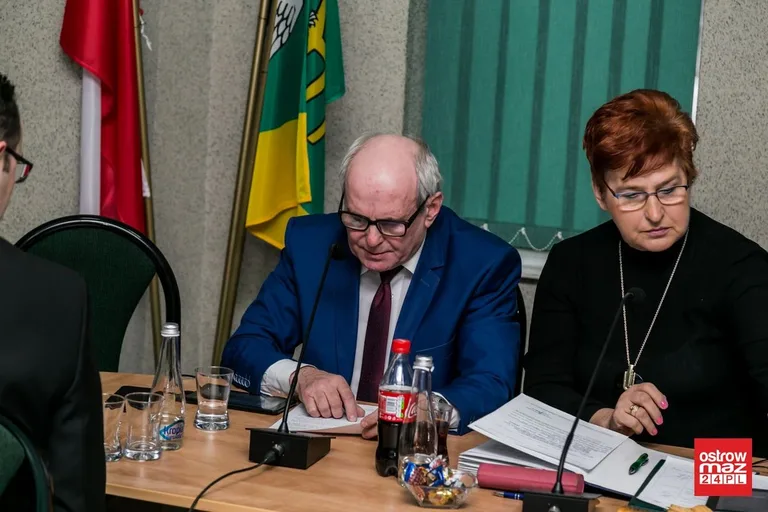 Gmina Ostrów Mazowiecka zbankrutuje? Zamknięto trzy szkoły (zdjęcia, wideo)