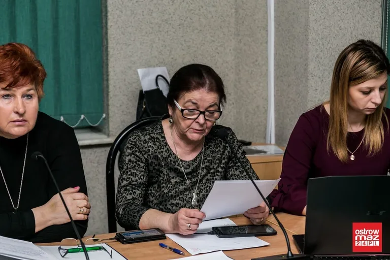Gmina Ostrów Mazowiecka zbankrutuje? Zamknięto trzy szkoły (zdjęcia, wideo)
