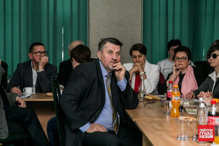 Gmina Ostrów Mazowiecka zbankrutuje? Zamknięto trzy szkoły (zdjęcia, wideo)