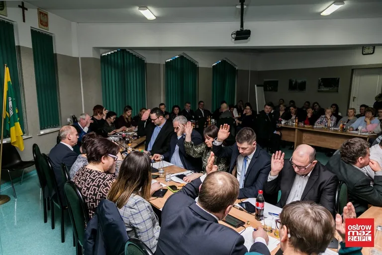 Gmina Ostrów Mazowiecka zbankrutuje? Zamknięto trzy szkoły (zdjęcia, wideo)