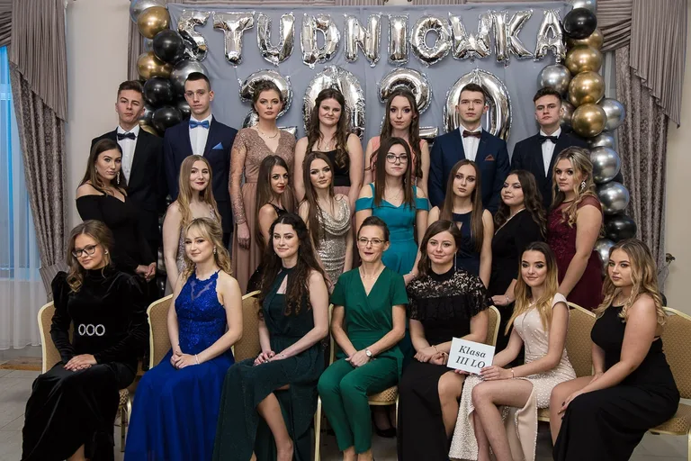 Poloneza czas zacząć - studniówka Ekonomika (zdjęcia, wideo)