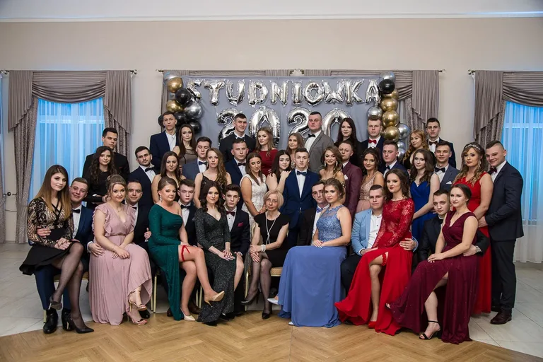 Poloneza czas zacząć - studniówka Ekonomika (zdjęcia, wideo)
