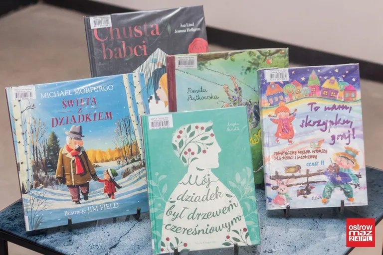 Dzień Babci i Dziadka w ostrowskiej bibliotece (zdjęcia)
