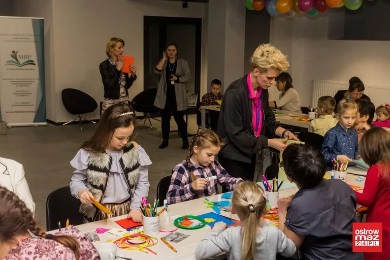 Dzień Babci i Dziadka w ostrowskiej bibliotece (zdjęcia)