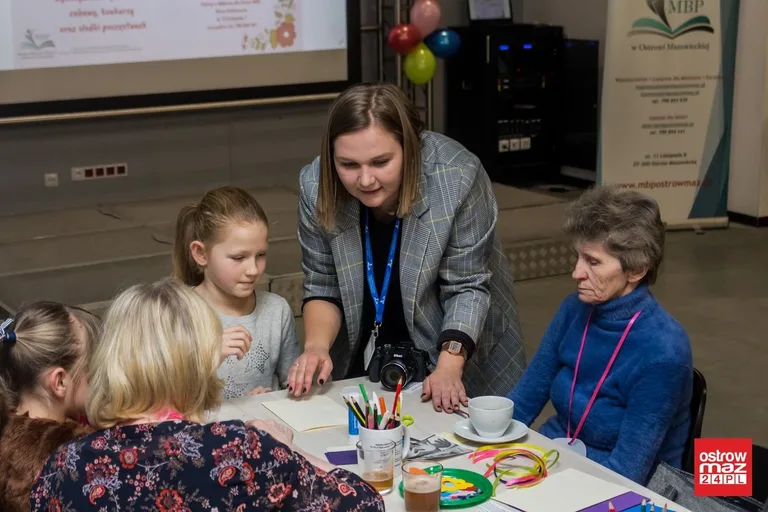 Dzień Babci i Dziadka w ostrowskiej bibliotece (zdjęcia)