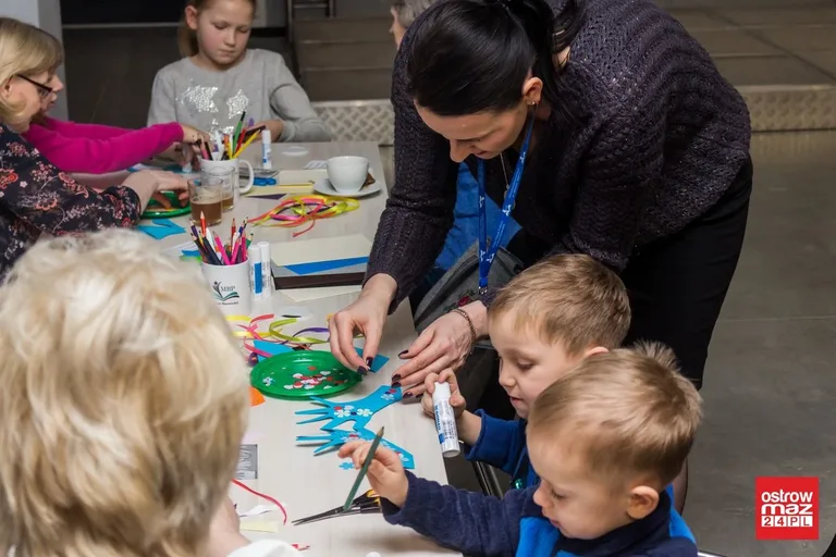 Dzień Babci i Dziadka w ostrowskiej bibliotece (zdjęcia)