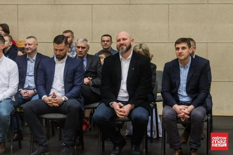 Ślubowanie klasy sportowej ostrowskiej "dwójki" (zdjęcia, wideo)