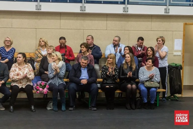 Ślubowanie klasy sportowej ostrowskiej "dwójki" (zdjęcia, wideo)