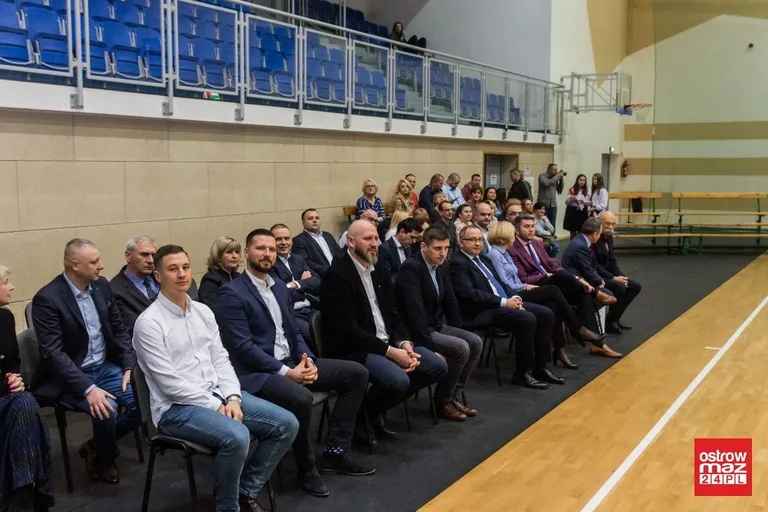 Ślubowanie klasy sportowej ostrowskiej "dwójki" (zdjęcia, wideo)