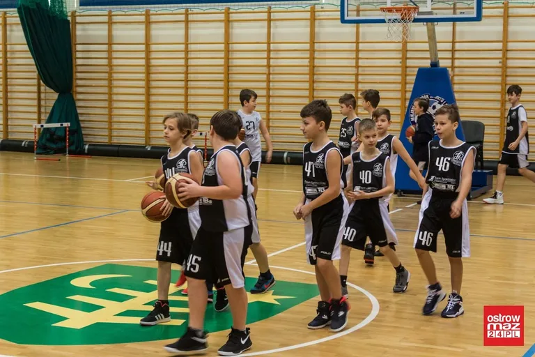 Ślubowanie klasy sportowej ostrowskiej "dwójki" (zdjęcia, wideo)