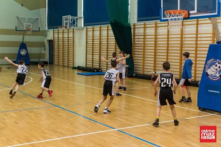 Ślubowanie klasy sportowej ostrowskiej "dwójki" (zdjęcia, wideo)
