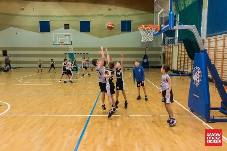 Ślubowanie klasy sportowej ostrowskiej "dwójki" (zdjęcia, wideo)