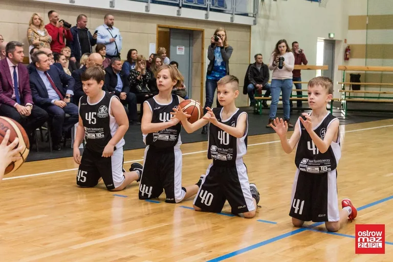 Ślubowanie klasy sportowej ostrowskiej "dwójki" (zdjęcia, wideo)