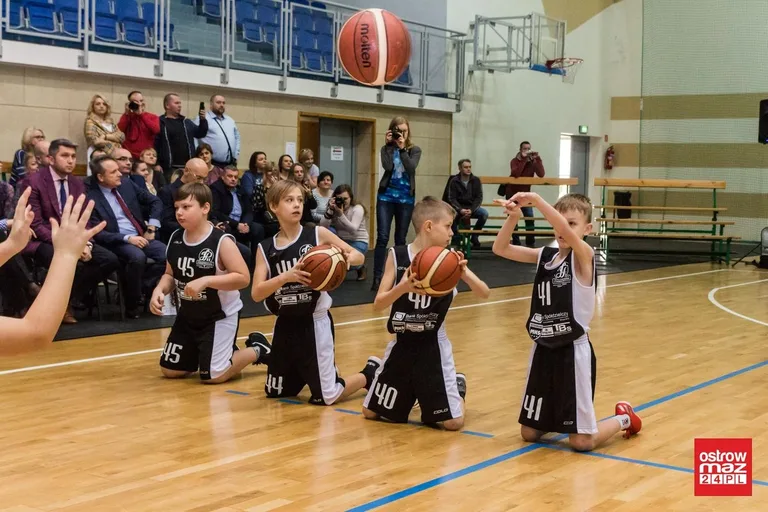 Ślubowanie klasy sportowej ostrowskiej "dwójki" (zdjęcia, wideo)