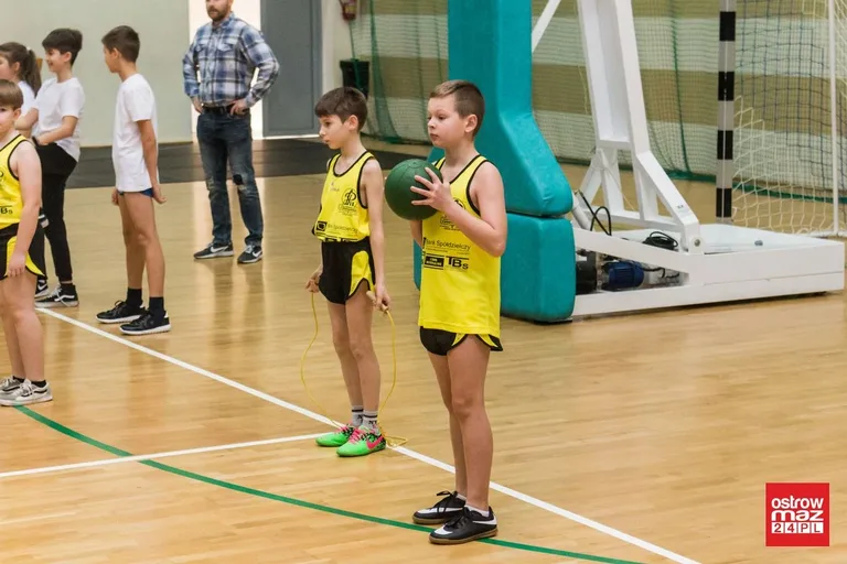 Ślubowanie klasy sportowej ostrowskiej "dwójki" (zdjęcia, wideo)