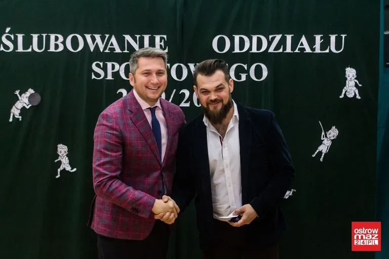 Ślubowanie klasy sportowej ostrowskiej "dwójki" (zdjęcia, wideo)
